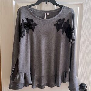 LC. Lauren Conrad, Size M, Gray & Black Top Pullover Top:
